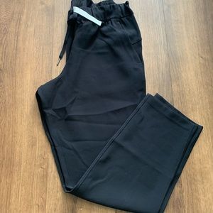 Lululemon on the move black pants